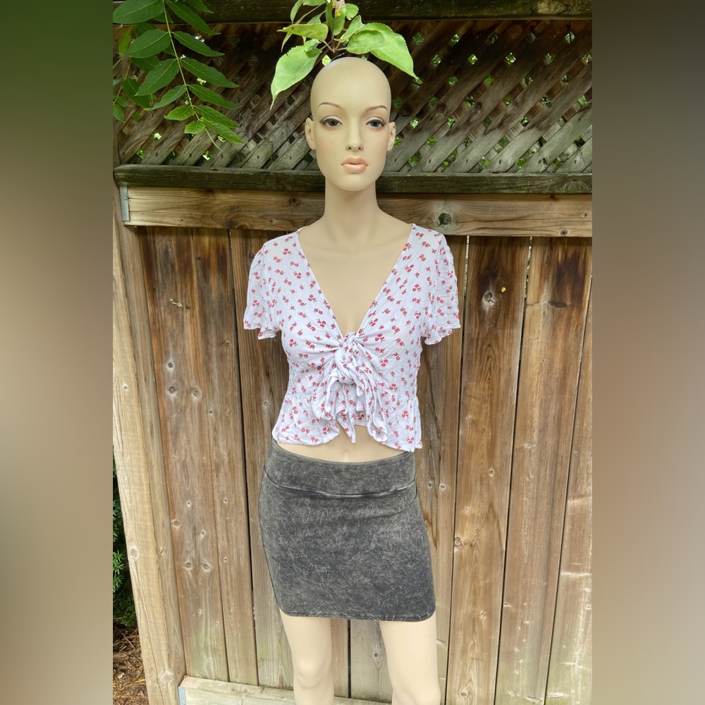 🐦‍⬛ 5/$25 🐦‍⬛  Floral Crop Top with Tie Front and Peplum Hem